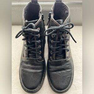 Clark’s Nikki North Black Leather Ankle Combat Boots 7
